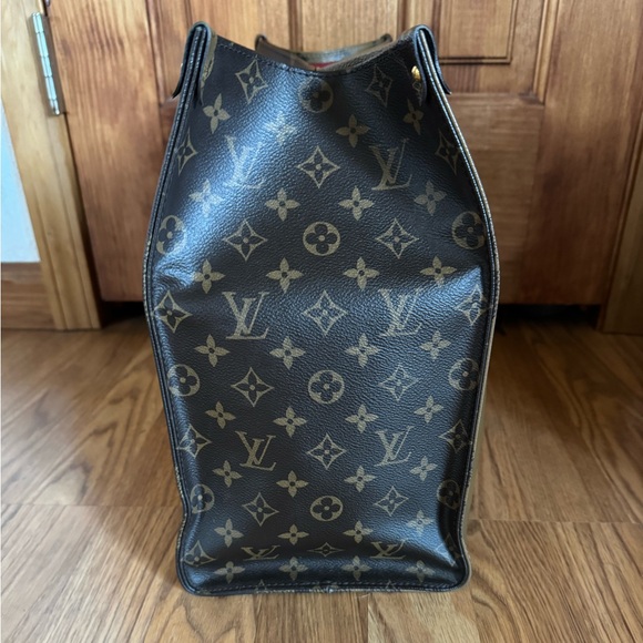 Louis Vuitton OnTheGo GM - Picture 4 of 9